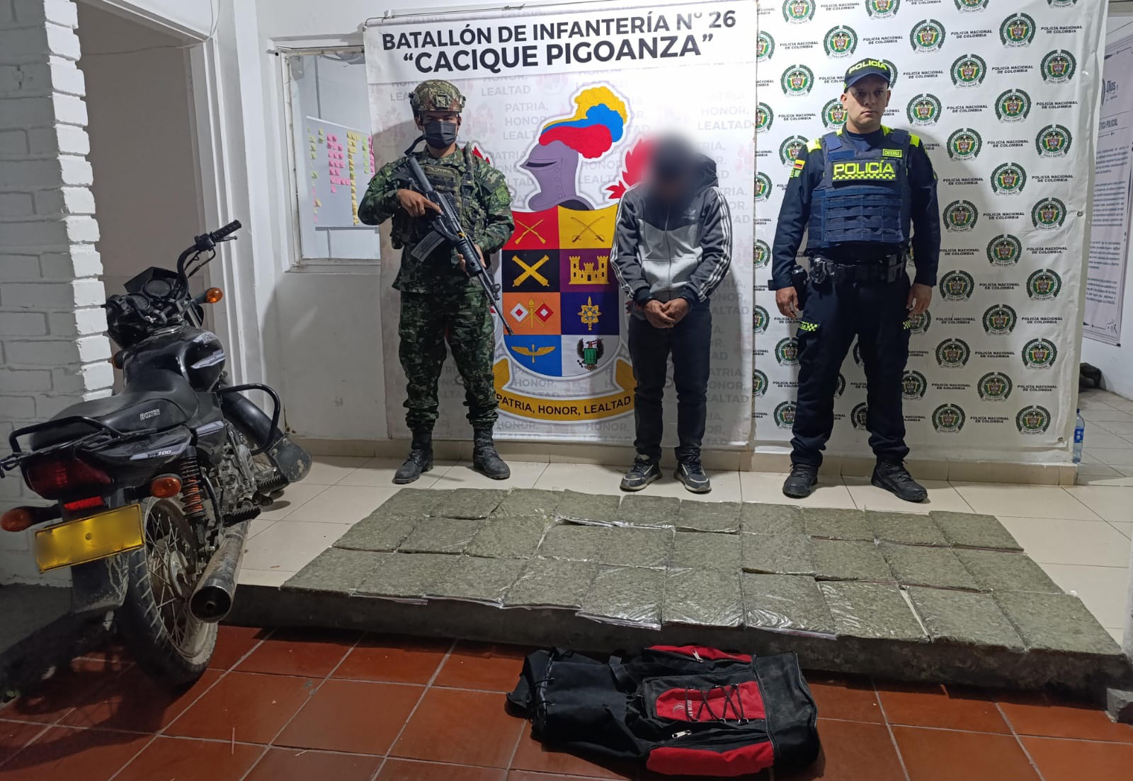 Sorprendidos transportando 35 Kilos de marihuana en la vía La Plata-Inzá