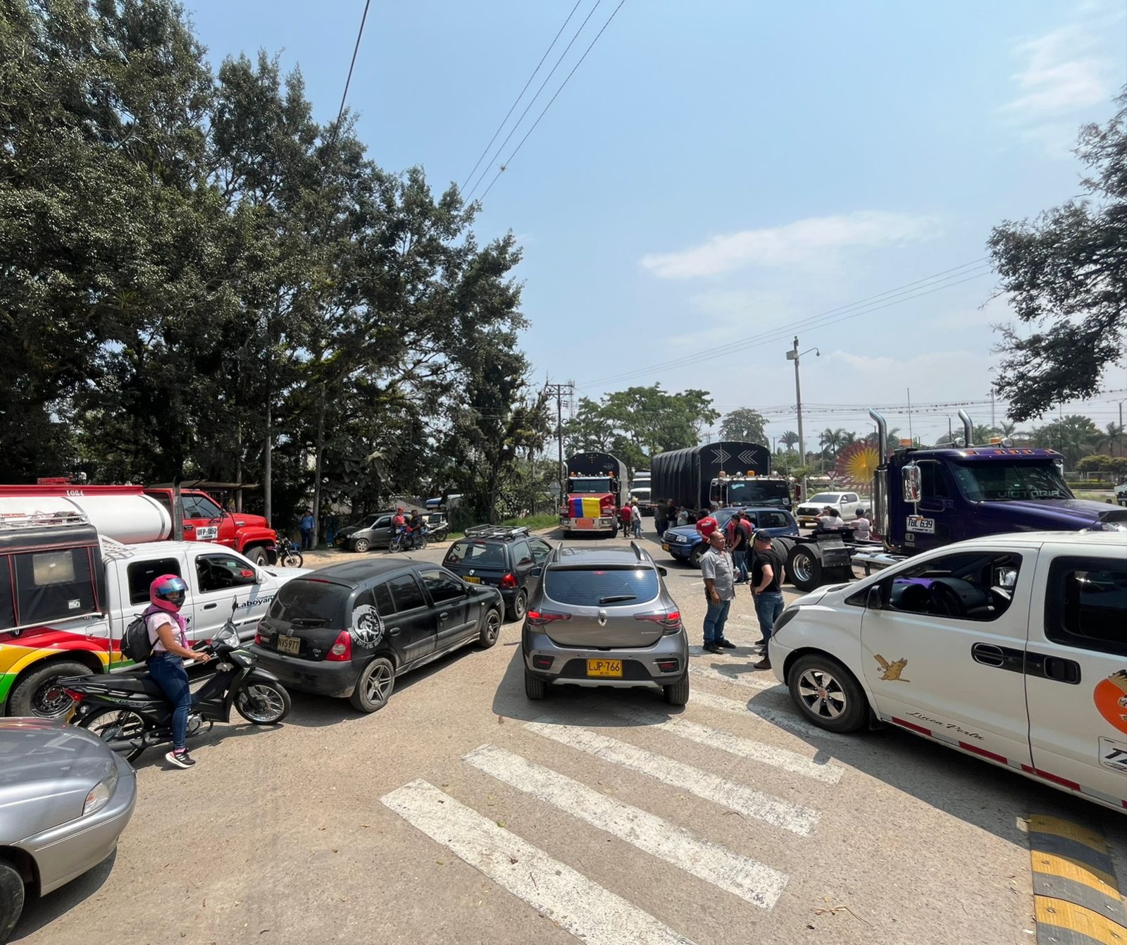 Protesta de camioneros se mantiene en el sur del Huila