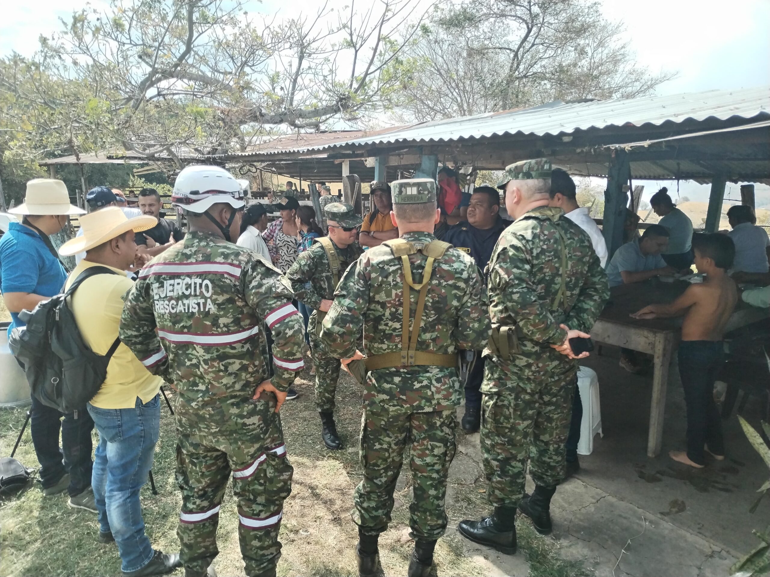 Ejército refuerza labores para combatir incendios forestales en el Huila