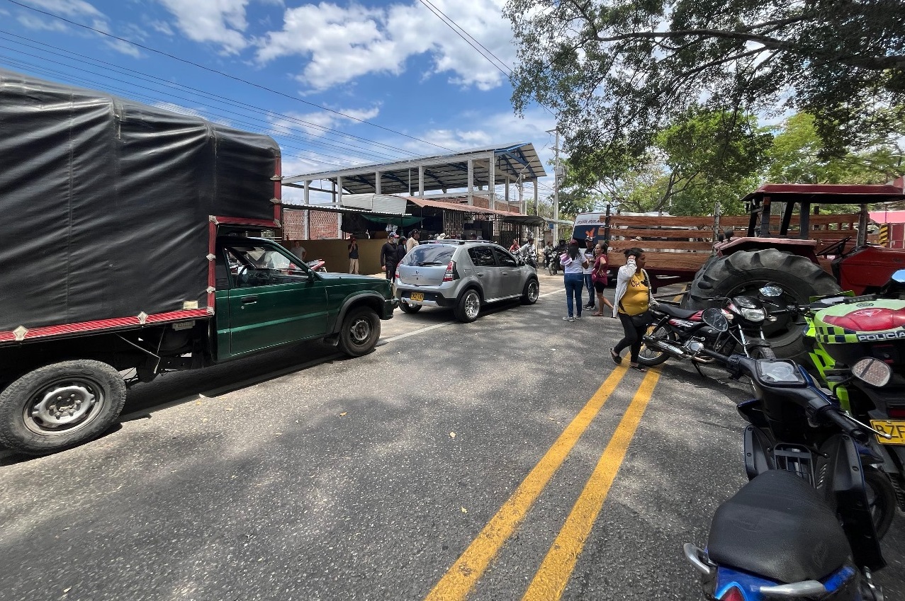 Bloqueo vial intermitente persiste en Campoalegre, Huila