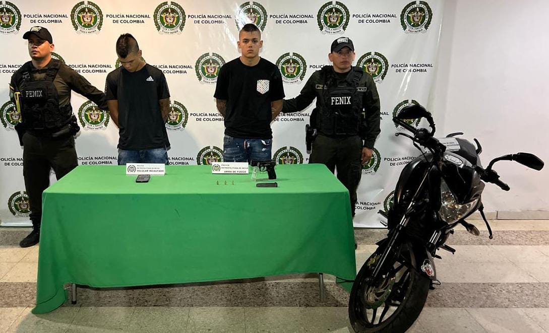 Capturados ‘Los Mellos’ en Neiva con un arma y moto con marcas falsas