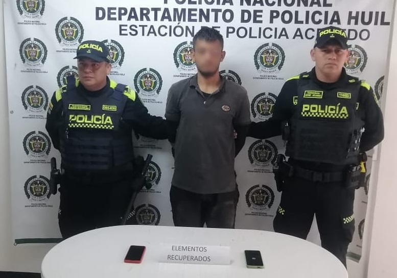 Capturado hombre que estaba robando celulares en Acevedo, Huila