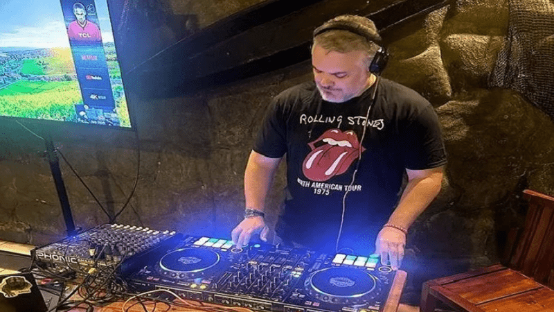 Iván Duque fue el DJ de una fiesta empresarial en Cartagena