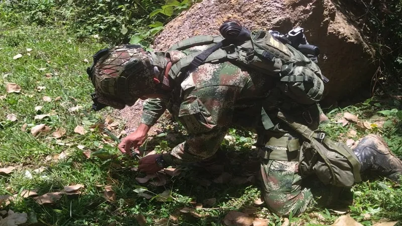 Ejército destruye artefacto explosivo en vía del departamento del Huila