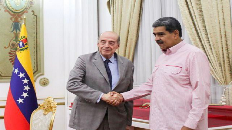 Álvaro Leyva y Nicolás Maduro se reunieron en Caracas  