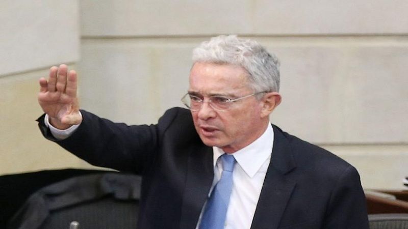 “Ayuden a que no gane Petro”: Uribe a venezolanos en Colombia