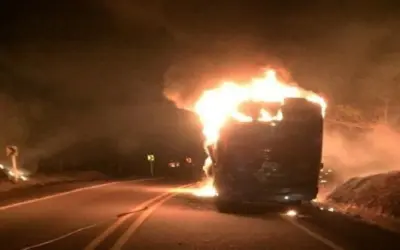 Bus de Coomotor fue incinerado en  Altamira, Huila