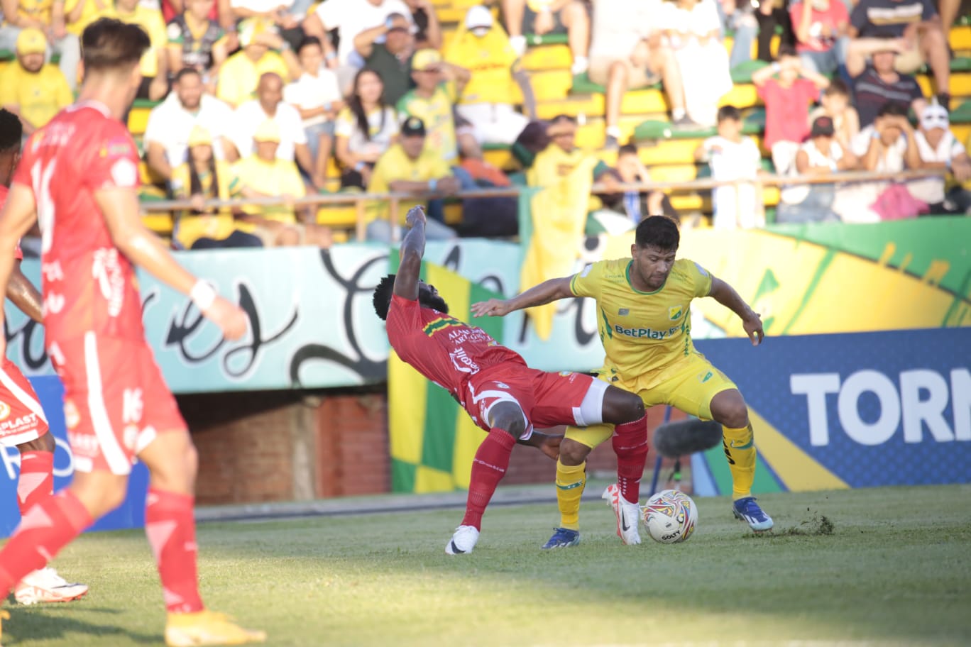 Atlético Huila se reencontró con la victoria imponiéndose frente al Real Cartagena en casa