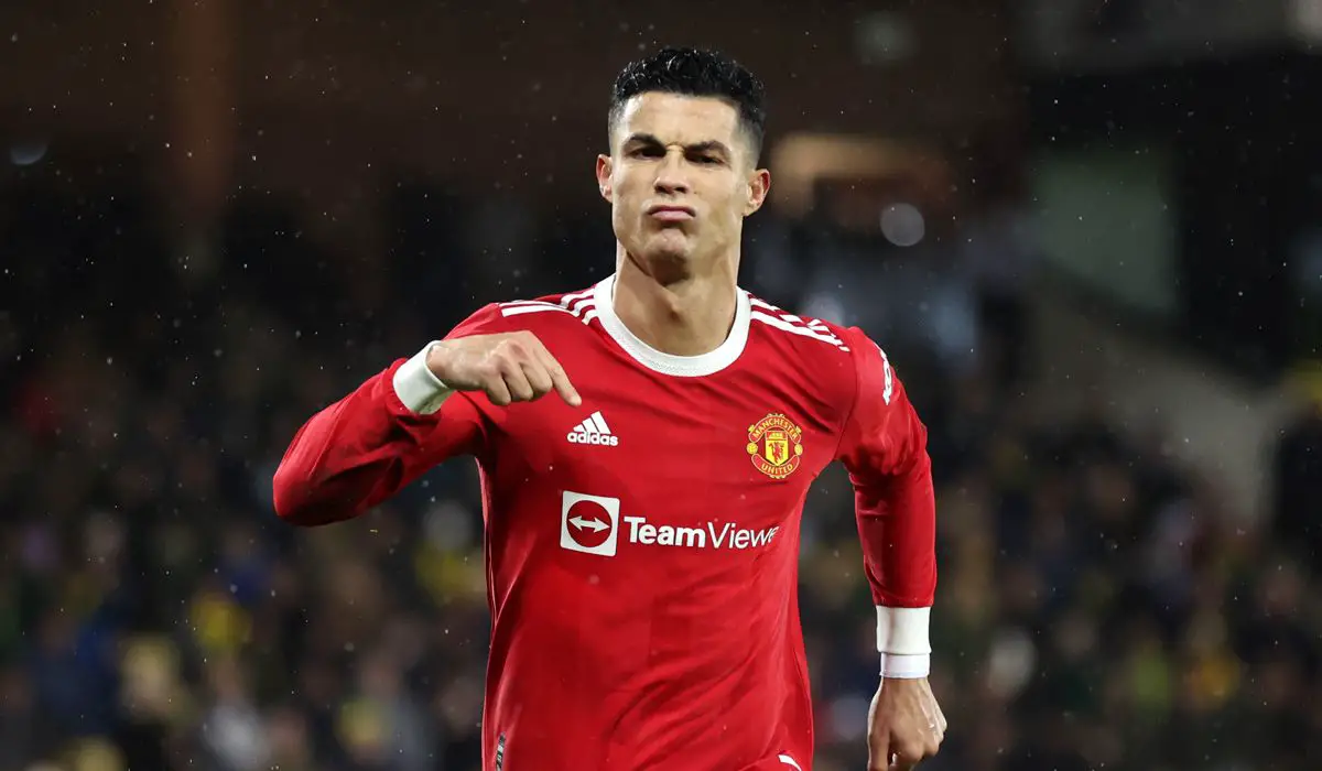 Manchester United anunció la salida de Ronaldo