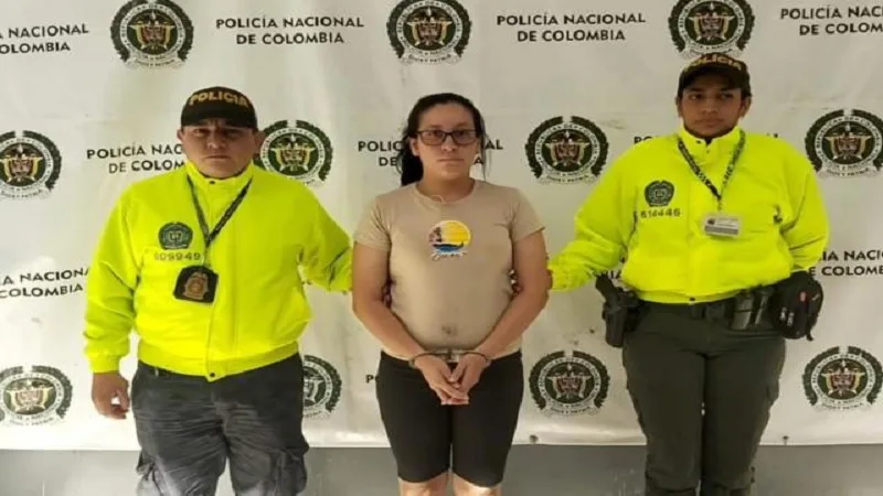 Mujer arrojó agua caliente a su hija