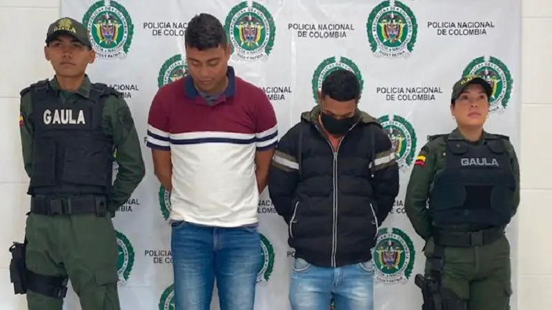Cárcel a tres policías por exigir dinero para no capturar a personas