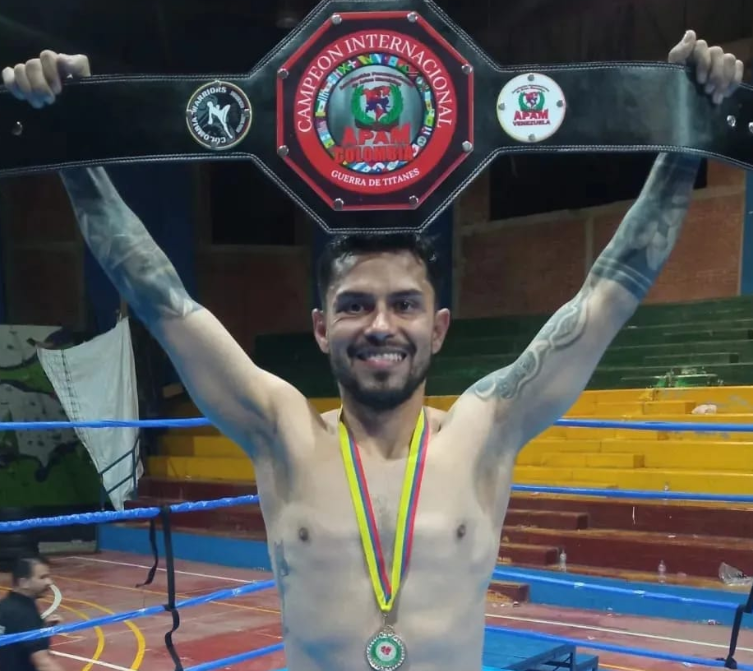 Campeón en Kickboxing, representará a Colombia