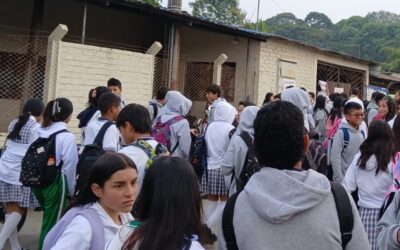 Estudiantes denuncian irregularidades de rector en Isnos