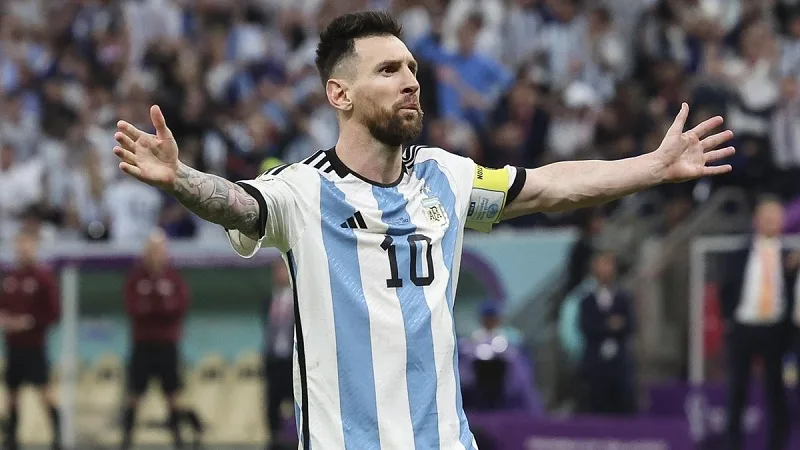 Messi anuncia que sigue en la Selección