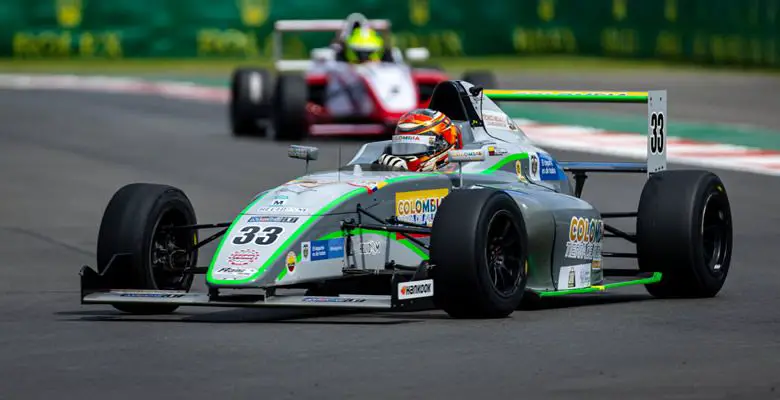 Piloto colombiano subcampeón del FIA F4 Nacam Championship
