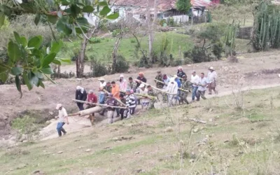 Ejército y comunidad se unieron para restablecer el servicio de energía en zona rural de La Plata, Huila