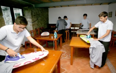 Colegio en Paraguay enseña a sua alumnos a cocinar, lavar y planchar