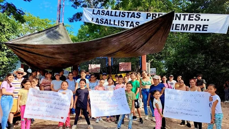 Padres de familia protestan en la escuela Normal Superior de Gigante-Huila