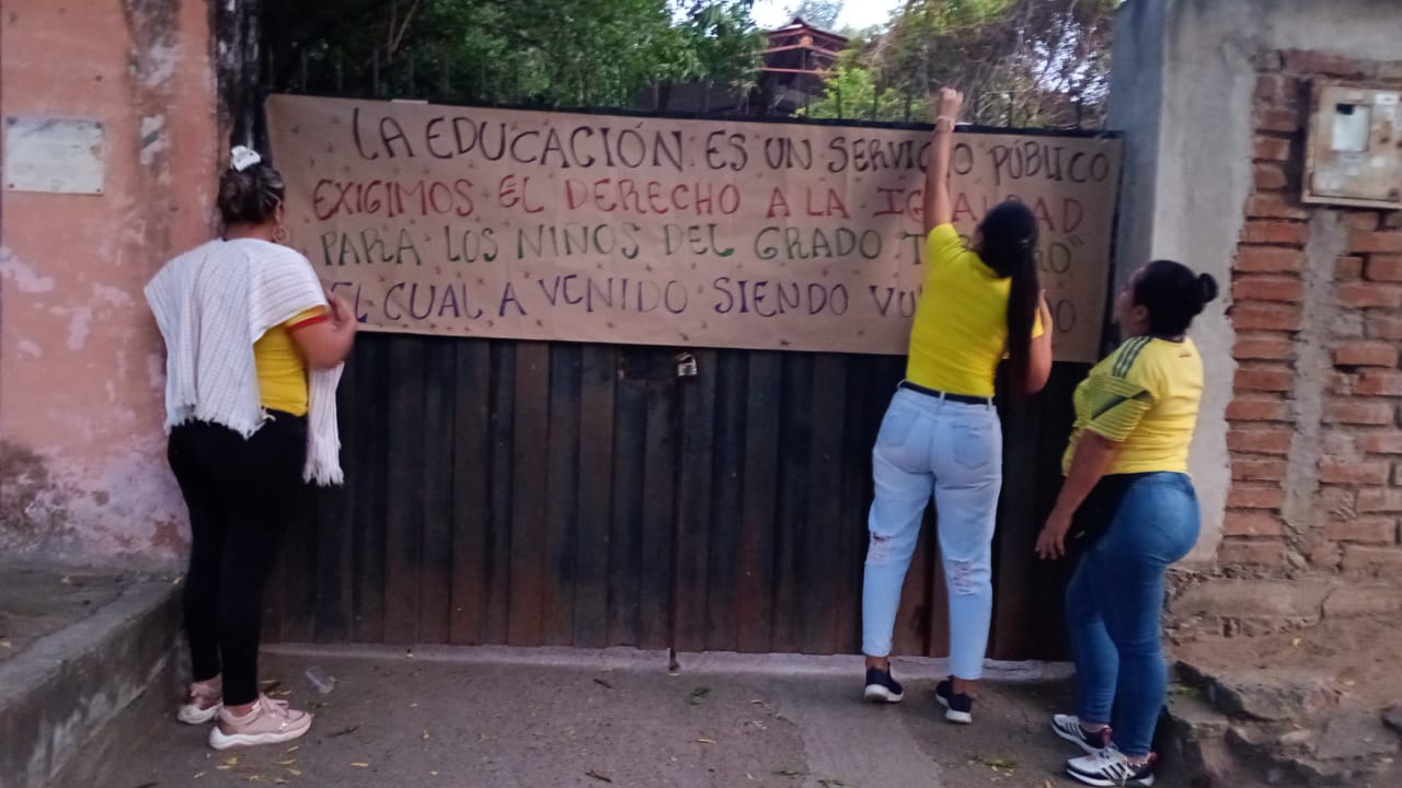 “Nuestros hijos llevan más de un mes sin clases”