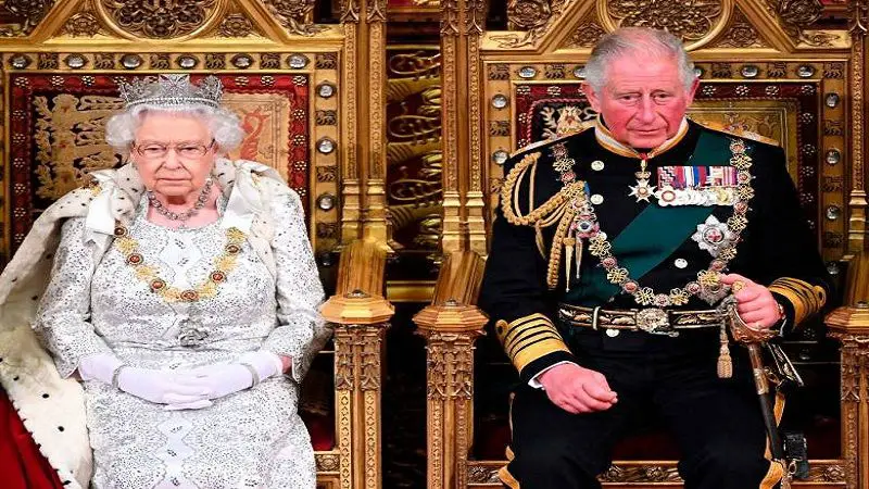 Por 70 años Isabel II ha cargado la corona