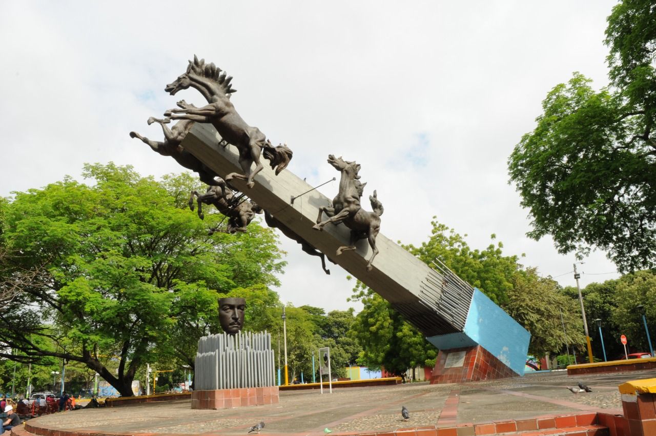Monumento a los Potros en Neiva se conserva en medio del avance de la ciudad
