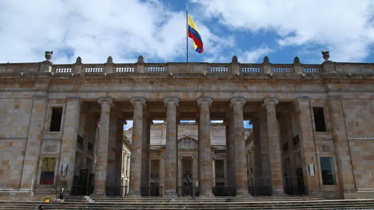 Listo decreto que reglamenta las curules de paz en Colombia