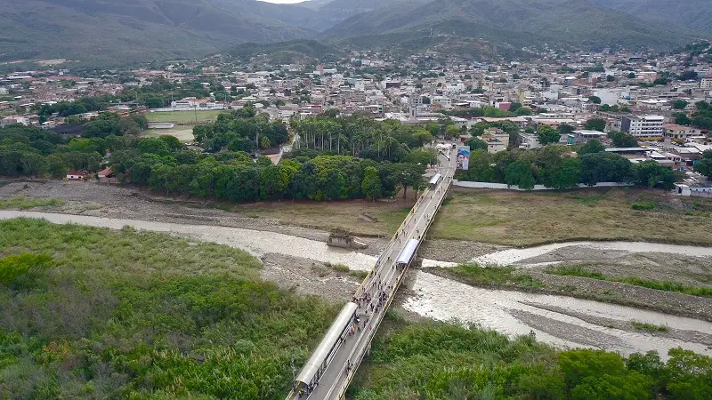 ¿Cuáles fueron las principales cargas que entraron a Colombia tras apertura de la frontera?
