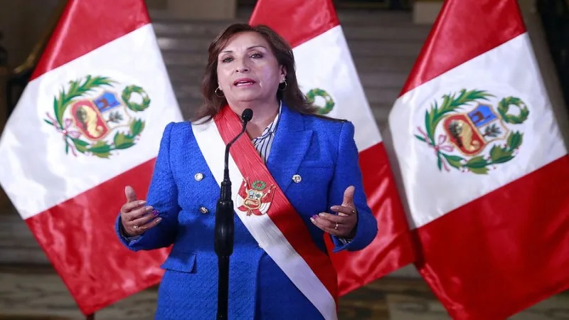 Presidenta de Perú busca adelantar elecciones generales