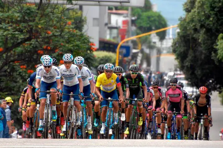 Comienza la Vuelta a Colombia en Bicicleta