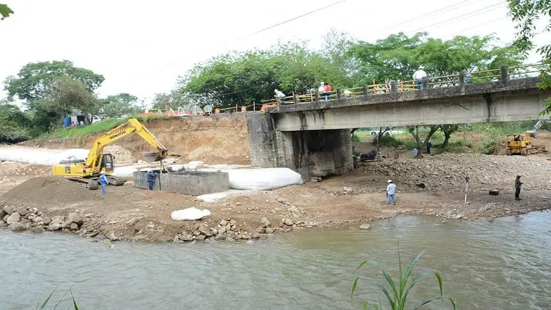 21 días tardará construcción de vía alterna en el puente Arenoso