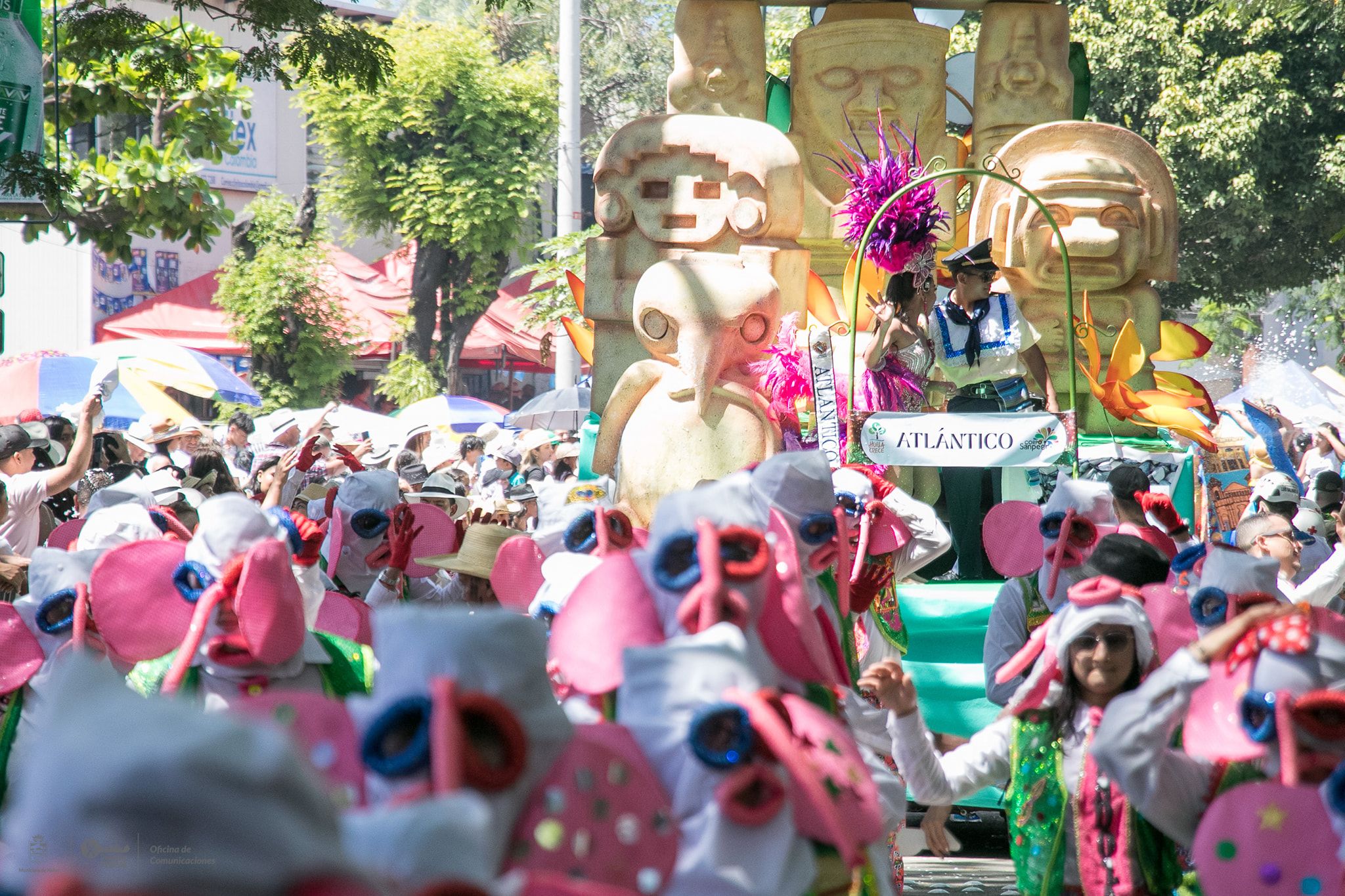 Colombia folclórica desfiló por las calles de Neiva