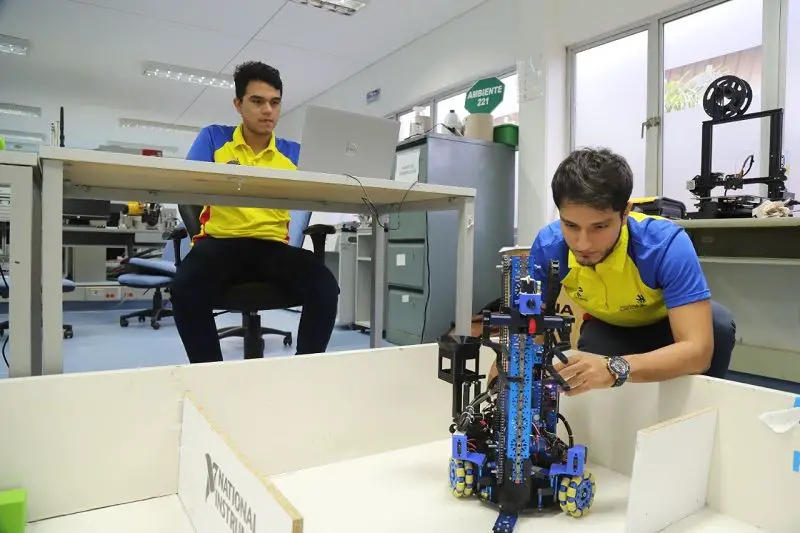 Estudiantes huilenses, representarán a Colombia, en concurso de robótica en Francia