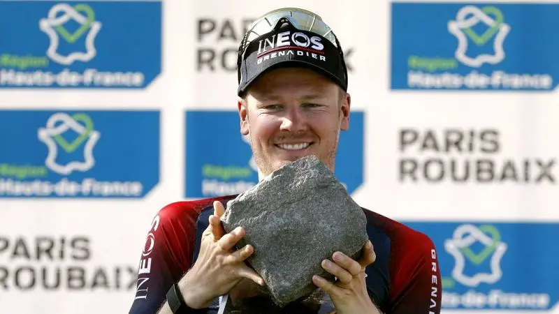 El Holandés Dylan Van Baarle, nuevo rey en la París-Roubaix