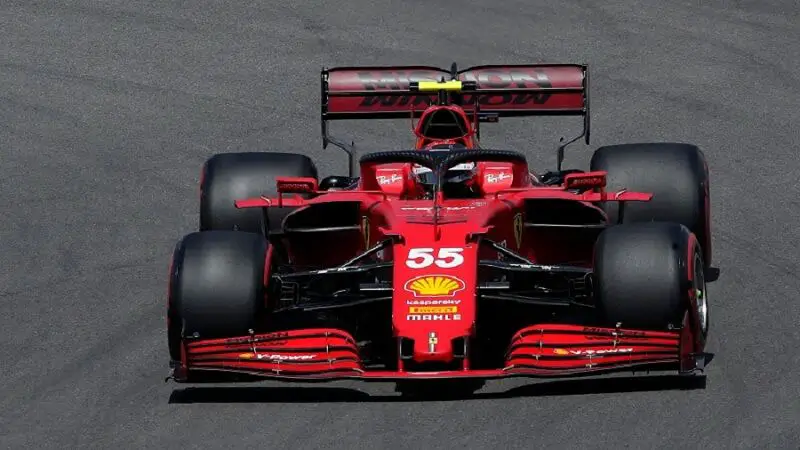 Carlos Sainz defiende a Ferrari por lo sucedido en el GP de Francia