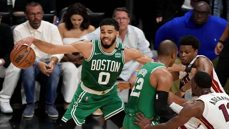 Los Boston Celtics enfrentarán en las Finales de la NBA a los Warriors