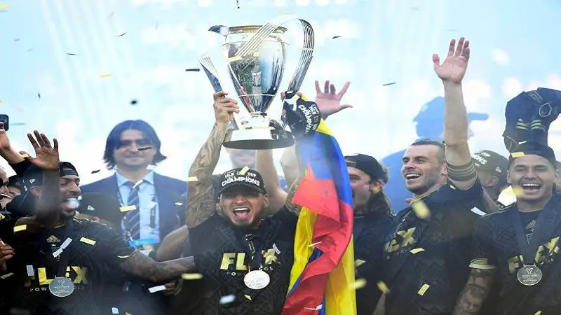 Colombianos celebraron títulos en ligas del mundo