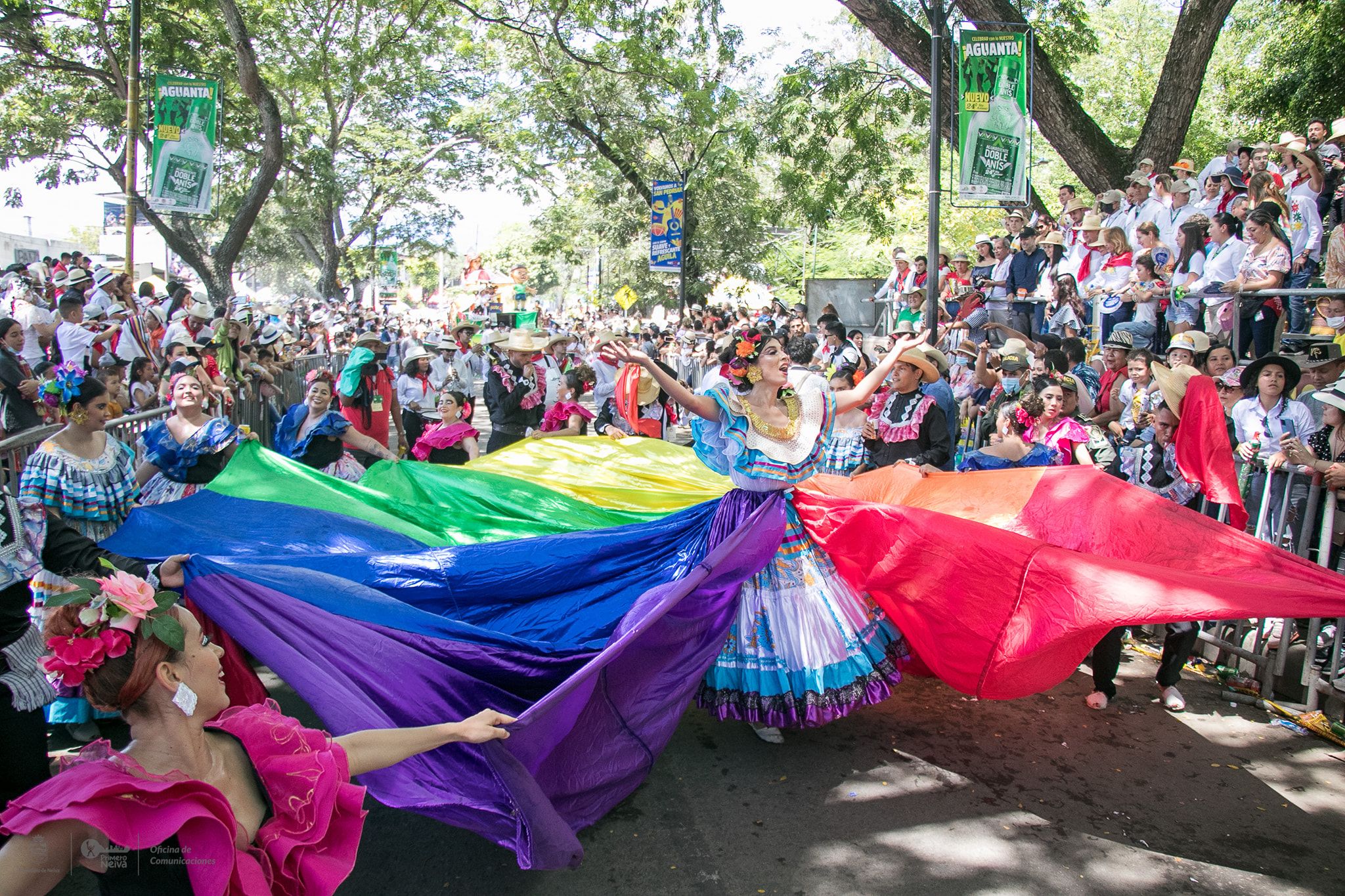 Colombia folclórica desfiló por las calles de Neiva