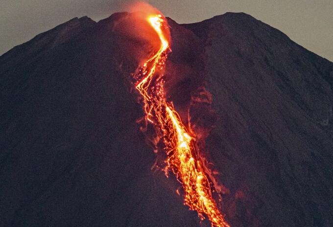 Suben a 34 los muertos en Indonesia por erupción del Volcán Semeru