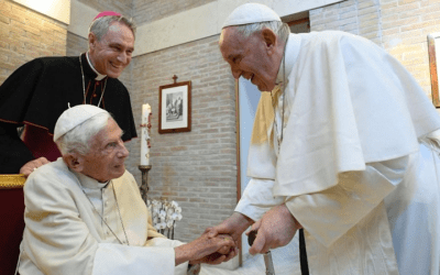 El Papa pidió orar por la salud de Benedicto XVI