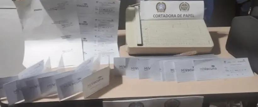 Vendían carné de vacunación falso a 50 mil pesos
