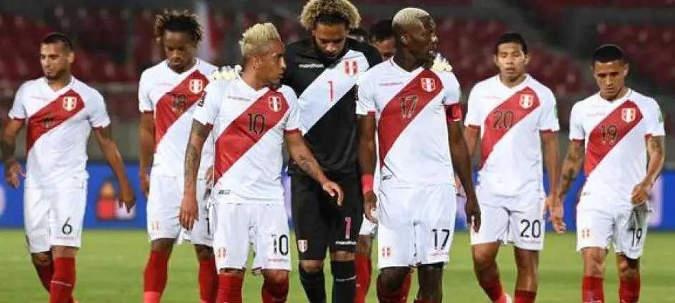 Las dos bajas que tendrá Perú contra Colombia