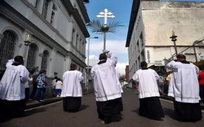 ¿Cuántas procesiones se realizan durante la Semana Santa y por qué?