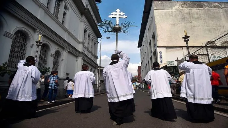 ¿Cuántas procesiones se realizan durante la Semana Santa y por qué?