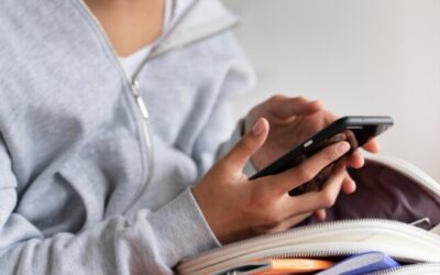Ministerio de Educación se pronuncia sobre restricción de uso de celulares en colegios