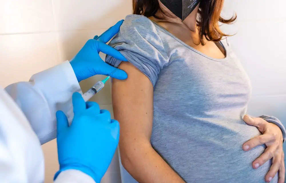 Mujeres embarazadas podrán vacunarse contra el Covid-19 en el Huila