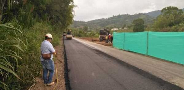 Vía en Acevedo requiere de urgente intervención