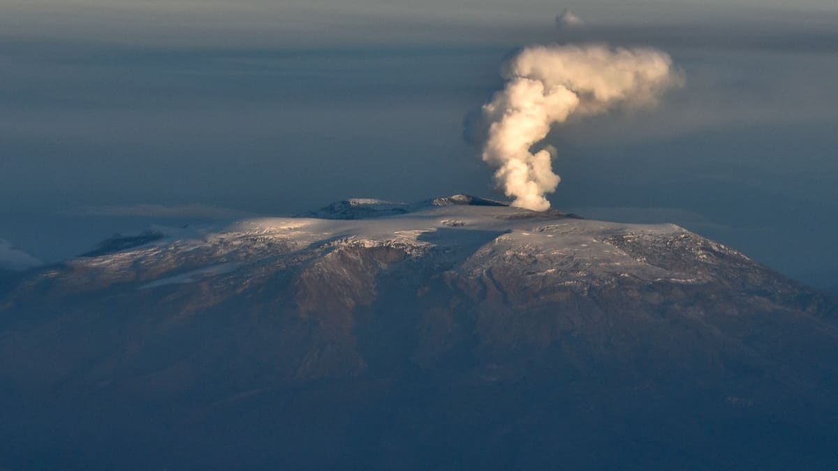 Volcán Nevado del Ruiz se mantiene en alerta amarilla